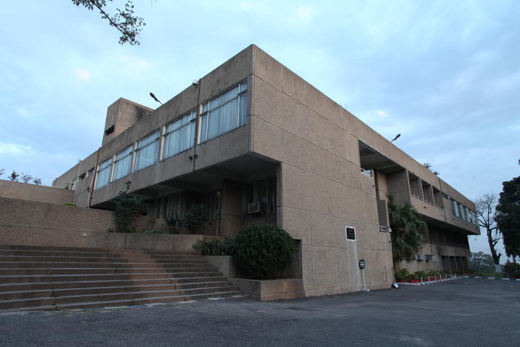 Hotel Jammu Ashok ภายนอก รูปภาพ