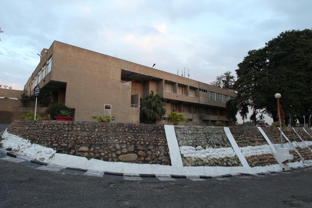 Hotel Jammu Ashok ภายนอก รูปภาพ